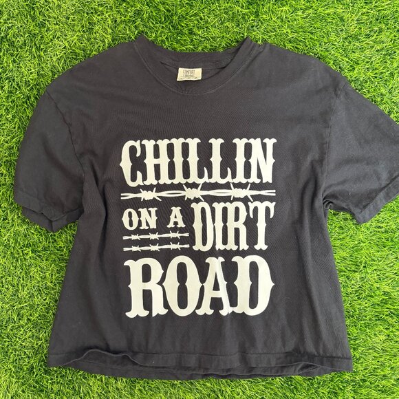 Jason Aldean Chillin' On A Dirt Road Cropped Tee - Picture 1 of 2
